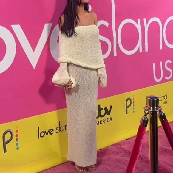 Elegant Off-Shoulder Cream Dress - Picture 2 of 3